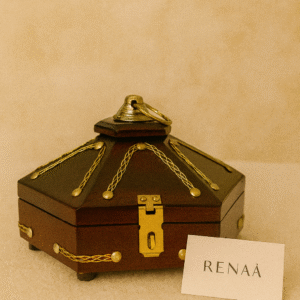 Renaa_vintage_style_wooden_jewellery_box